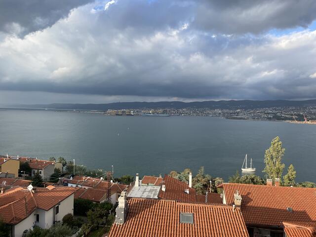 Traum-Ausblick von unserem Balkon im "Panorama Hotel" Muggia