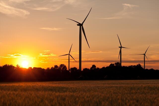 Wenn es ganz dunkel wird, müssen die Windräder blinken. | Foto: Klaus Rockenbauer
