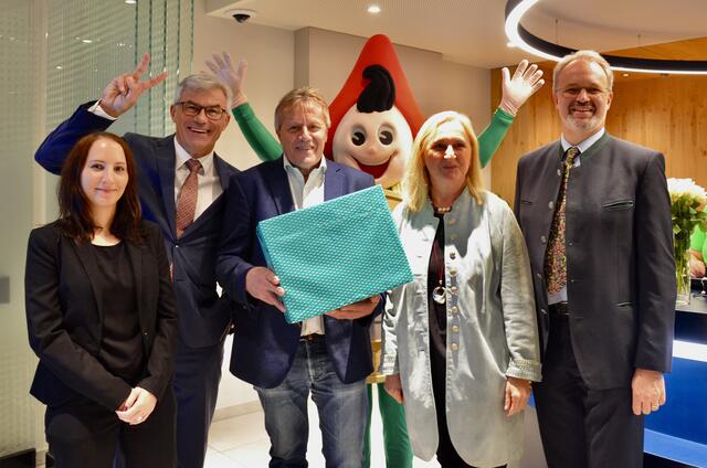 Bianca Zlatarits, Vereinsvorsteher des „Verein Sparkasse Neunkirchen“ Wolfgang Seidl, Bürgermeister von Grimmenstein Engelbert Pichler, Vorstandsdirektorin (Sparkasse Neunkirchen) Gertrude Schwebisch, Vorstandsvorsitzender Peter Prober (Sparkasse Neunkirchen) | Foto: Elisabeth Peinsipp