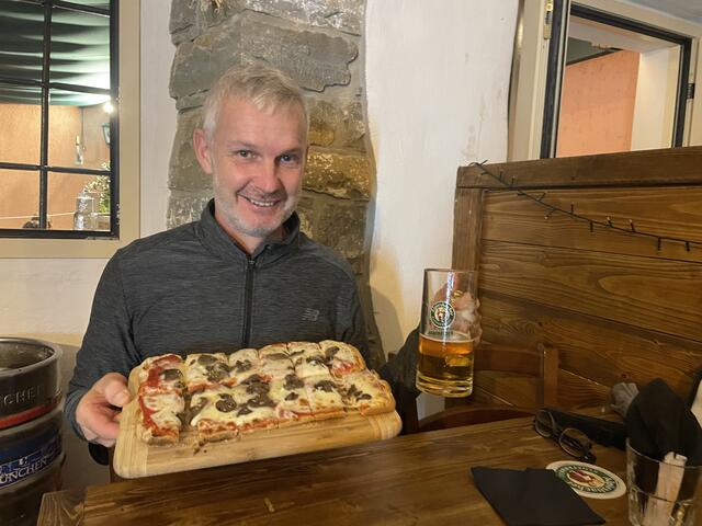 Super Pizza im Wirtshaus von "Bagnoli della Rosandra" - da lacht das Herz!