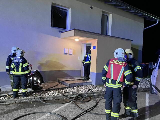 Die FF Ottnang und die FF Manning führten Nachlöscharbeiten durch.  | Foto: FF Ottnang