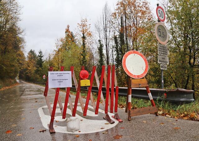 Die Ischlerstraße in Ebensee ist wegen Steinschlaggefahr gesperrt.