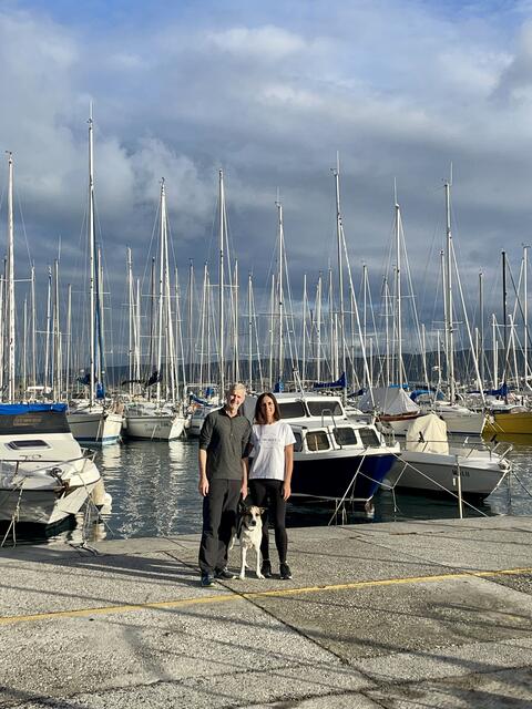 Morgens am Hafen von Muggia - bestes Team!
