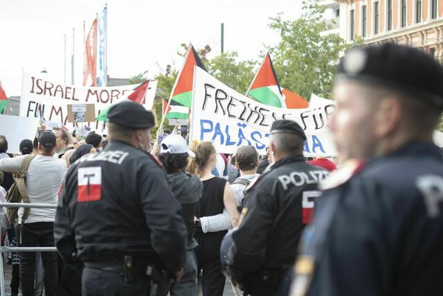 Wie soll man mit dem Thema umgehen und vor allem: Wie soll man die Jugend aufklären? Die ARGE bietet Schulen ein entsprechendes Programm an. | Foto: ALEX HALADA / picturedesk.com