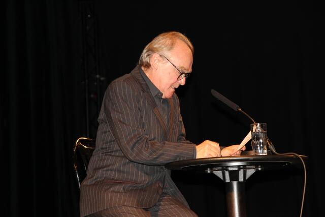 Der Nestroyringträger 2020, Michael Köhlmeier, bei seiner Lesung in Bad Ischl im Rahmen des Lyrikfestivals Silbentanz.
 | Foto: Manfred Madlberger