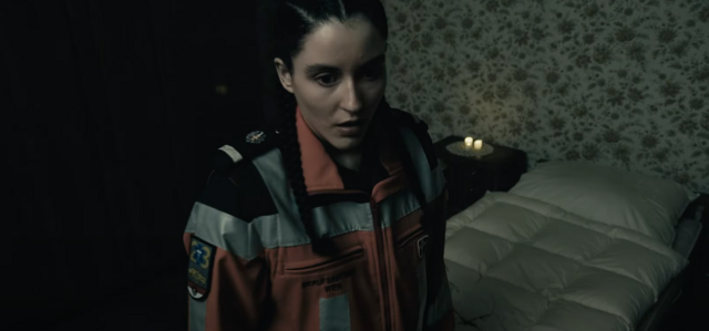 Da es immer häufiger zu Rettungseinsätzen kommt, obwohl kein Notfall besteht, klärt die Wiener Berufsrettung jetzt mit einem humorvoll-schaurigen Halloween-Video auf. | Foto: Screenshot Berufsrettung Wien