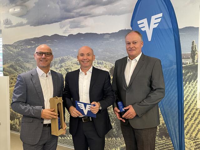 Regionalleiter in der Region Süd-Weststeiermark Christian Ulrich, Vorstandsdirektor Vertrieb in der Volksband Steiermark Hannes Zwanzger und Filialverbundleiter Lutz Sommerfeld. (v.li.) | Foto: Gady