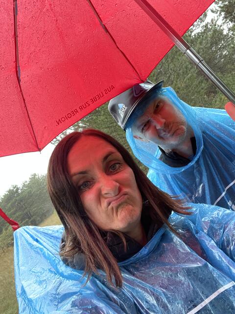Weiter geht's im Regen... noch 4,5 Kilometer bis zum Ziel.