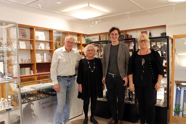 v.l.: Gianluca, Simona und Flavio Serafini mit Mitarbeiterin Martina Strmcnik