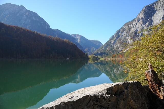 Der Leopoldsteinersee bietet sich für eine Rundwanderung an. | Foto: Anton Steinwider