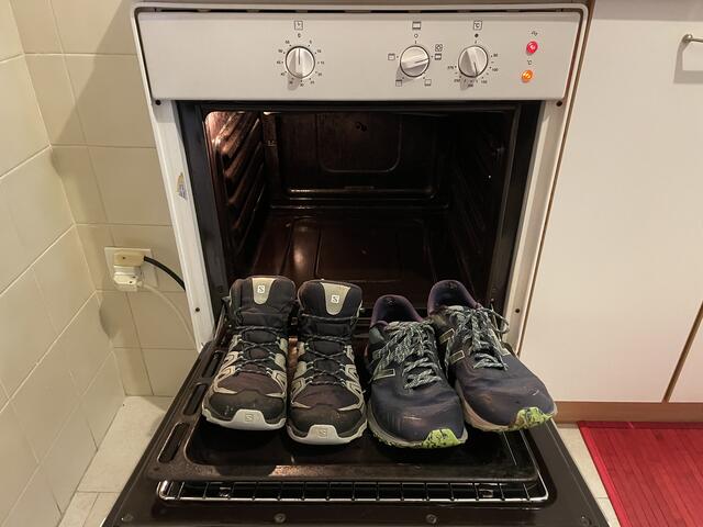 Alles nass! Der Versuch, die Schuhe wieder trocken zu bekommen!