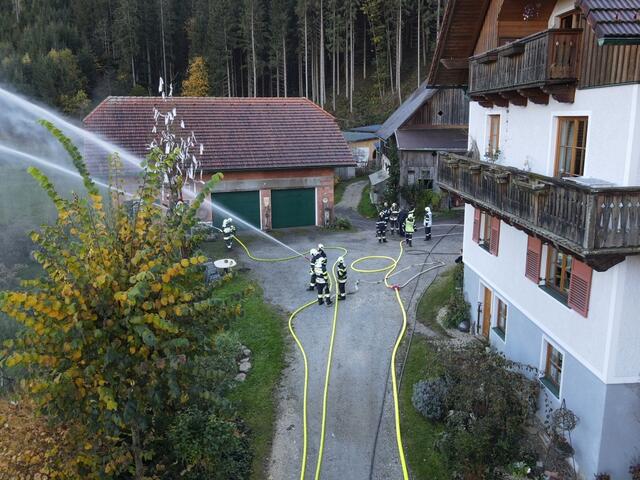 Zum Glück nur eine Übung: 100 Kameradinnen und Kameraden vom Abschnitt IV vom Bereichsfeuerwehrverband Mürzzuschlag absolvierten eine Übung.  | Foto: BFVMZ/Helmut Prade