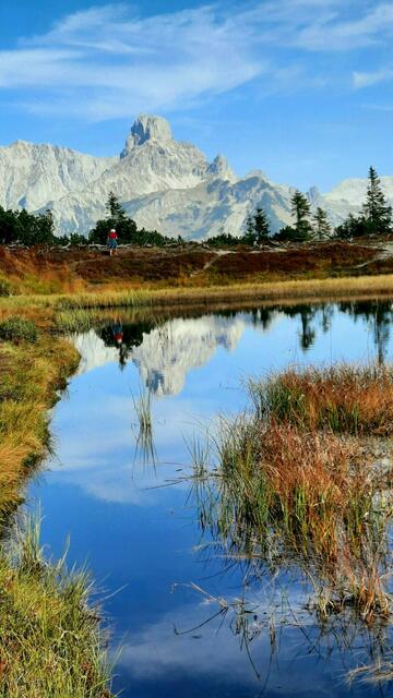 Die Bischofsmütze spiegelt sich in der schwarzen Lacke am Gerzkopf. | Foto: Roswitha Oberhuber
