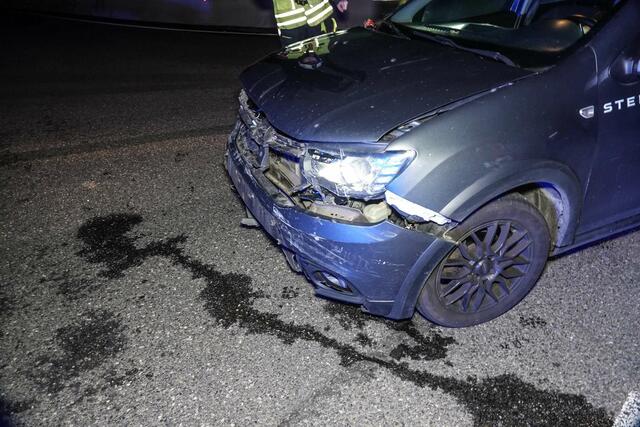 Eine Pkw-Lenkerin krachte auf der Manker Straße in Wieselburg ohne Führerschein gegen die Leitschiene. | Foto: Doku NÖ