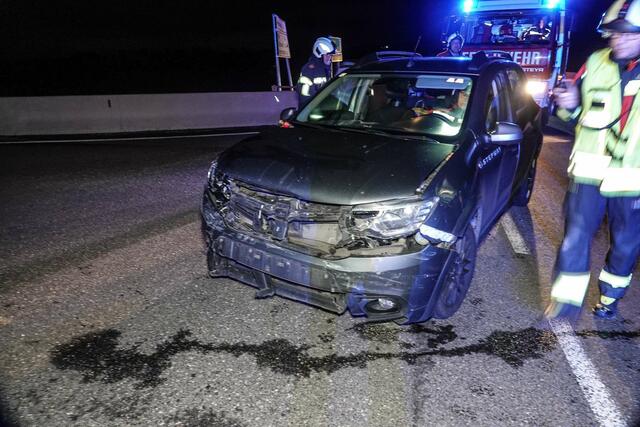 Eine Pkw-Lenkerin krachte auf der Manker Straße in Wieselburg ohne Führerschein gegen die Leitschiene. | Foto: Doku NÖ