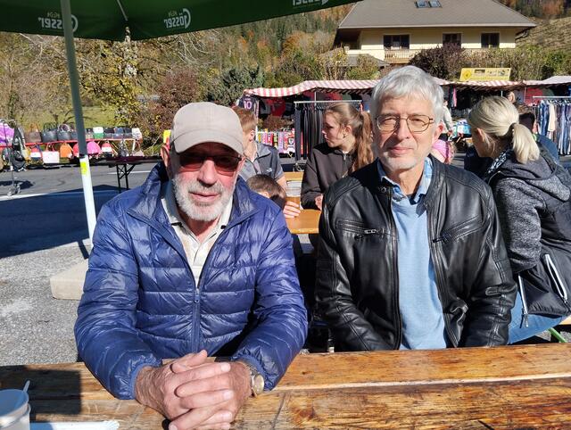 Allerheiligenkirtag als beliebter Treffpunkt für Einheimische, Weggezogene und Zugezogene aller Generationen:
Aus der Palfauer Bergsteigerfamilie Huber - 
Franz mit Sohn Ewald Huber