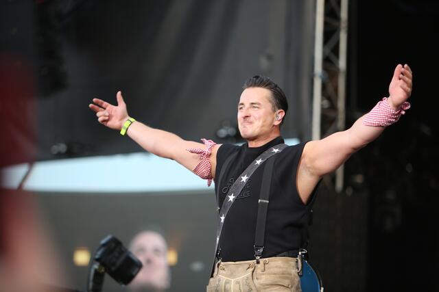 Andreas Gabalier, so wie ihn die Massen kennen und lieben. | Foto: MeinBezirk.at