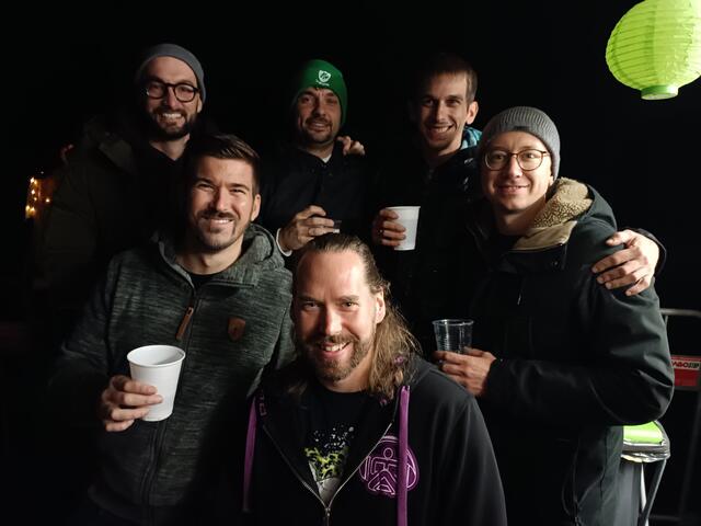 Auch ohne gruselige Verkleidung hatte die vergnügte Herrenrunde beste Unterhaltung