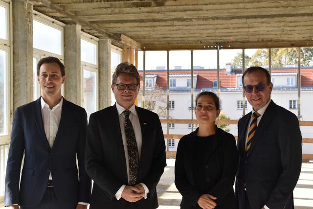 Nationalrat Nico Marchetti, Bildungsminister Martin Polaschek (beide ÖVP), Architektin Christine Horner und Wolfgang Gleissner, Geschäftsführer der Bundesimmobiliengesellschaft. | Foto: Karl Pufler