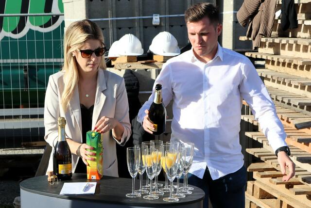 Auf einen guten Verlauf - Melanie Otrob, Nick Prela | Foto: Gerhard Langmann