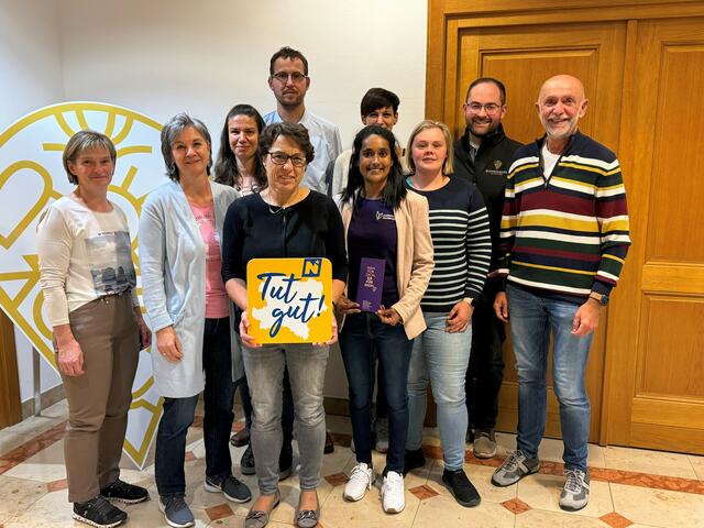 Martina Honeder, Manuela Haider, Veronika Müllner, Markus Rabl, Inge Müller, Community Nurse Katharina Schnabl, Jasmin Wagner, Sandra Krecek, Christopher Edelmaier, Bgm. Josef Schaden, v.l. | Foto: Marktgemeinde Schweiggers