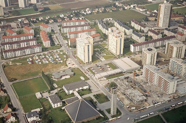 Der Stadtteil Lichtenegg im Bau. | Foto: Stadtarchiv Wels