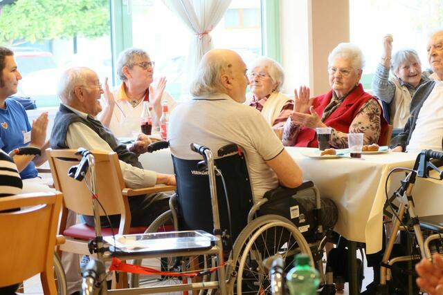 Große Freude beim Oktoberfest im PBZ. | Foto: PBZ Tulln Lins