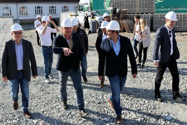 Eine Führung durch die Baustelle | Foto: Gerhard Langmann