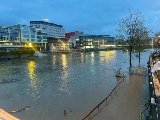  In Villach ist die Drau über die Ufer getreten. | Foto: MeinBezirk.at