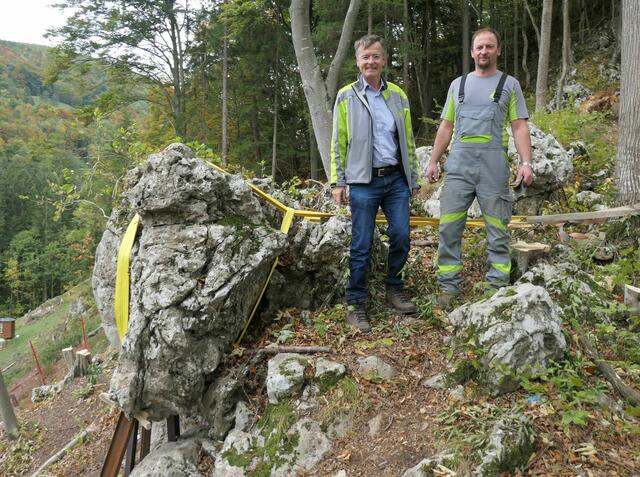 Sektionsleiter Christian Amberger und Vorarbeiter Franz Theuretzbacher beim Lokalaugenschein (v.l.) | Foto: WLV