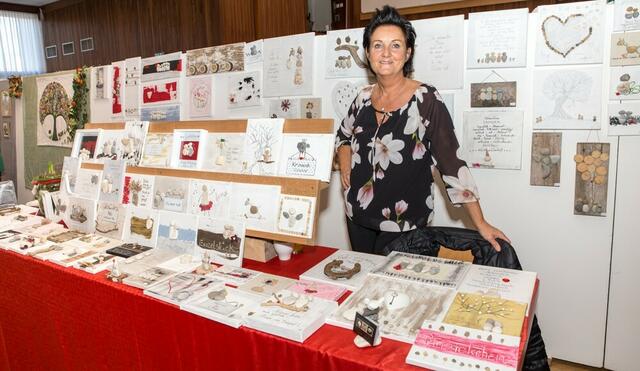Selbstgemachte Steinbilder sind bei der Handwerksausstellung auch mit dabei. | Foto: Privat