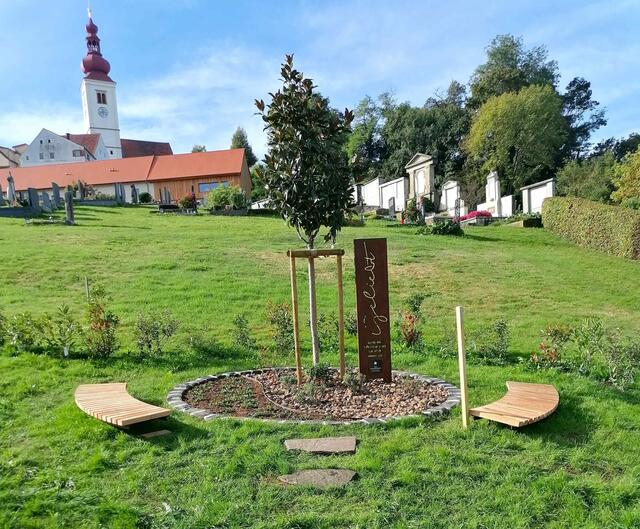 Die Gedenkstätte für Sternenkinder am Friedhof in Straden. | Foto: Karl Lenz