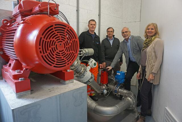 Lokalaugenschein im Trinkwasserkraftwerk der e5-Gemeinde St. Johann im Pongau, die mit fünf von fünf möglichem "e" zertifiziert ist. | Foto: © Stadtgemeinde St. Johann
