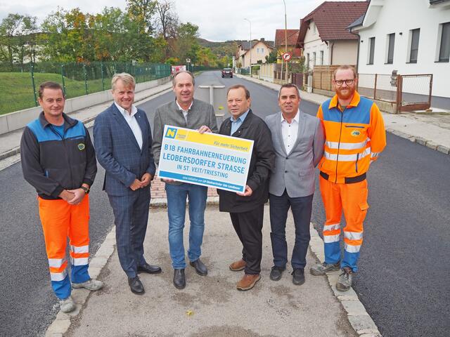Jürgen Polak-Ulmer (Straßenmeisterei Pottenstein), DI Klaus Längauer (Leiter der NÖ Straßenbauabteilung Wr. Neustadt), Franz Rumpler (Bgm. von Berndorf), Vizebgm. Gehard Ullrich (i.V. LH-Stellvertreter Udo Landbauer), Armin Gausterer (Leiter der Straßenmeisterei Pottenstein), Christoph Machovitz (Straßenmeisterei Pottenstein). | Foto: NÖ STD