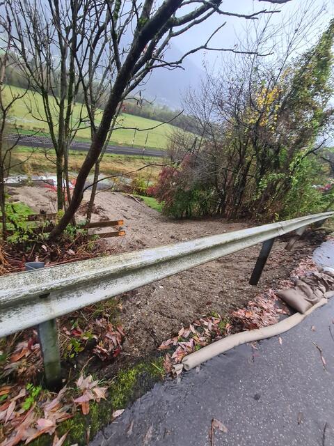 Es entstanden Schäden an Gebäuden im Bereich der Mure. | Foto: FF Lendorf