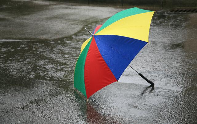 Die Berechnung der Niederschlagsmenge bei Regen, Schnee und Co. ist eine Wissenschaft für sich. | Foto: pixelio.de