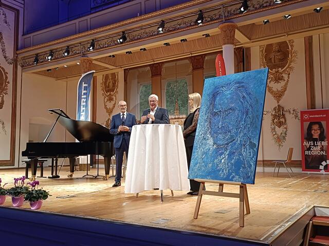 Bürgermeister Thomas Steiner (2.v.l.) und Landesrätin Daniela Winkler richteten sowohl begrüßende als auch dankende Worte an das Publikum