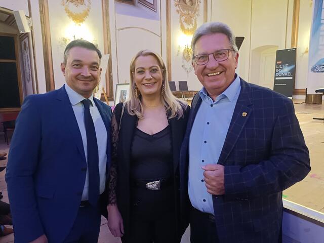 Landesrätin Daniela Winkler mit Marco Valenza (1.v.l.) und Bgm. Gerhard Zapfl