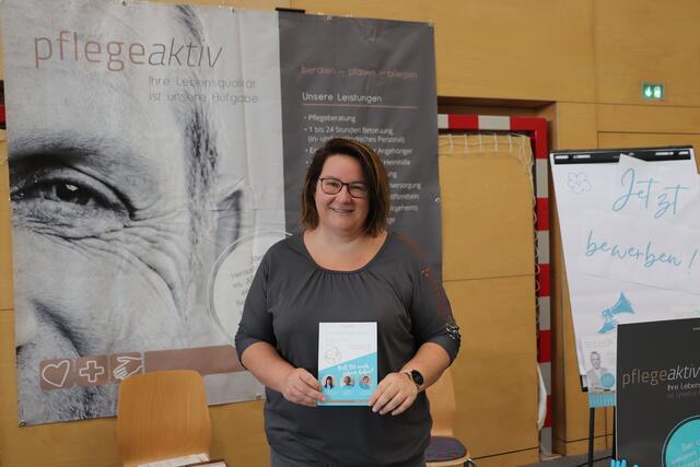 Gilda Holler stelle mit ihrer Kollegin Angela Schmid  das Angebot von Pflege aktiv Gössendorf vor | Foto: Edith Ertl