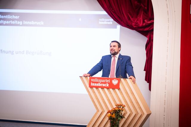 Christoph Appler übergibt den Staffelstab an Florian Turksy | Foto: Fischler