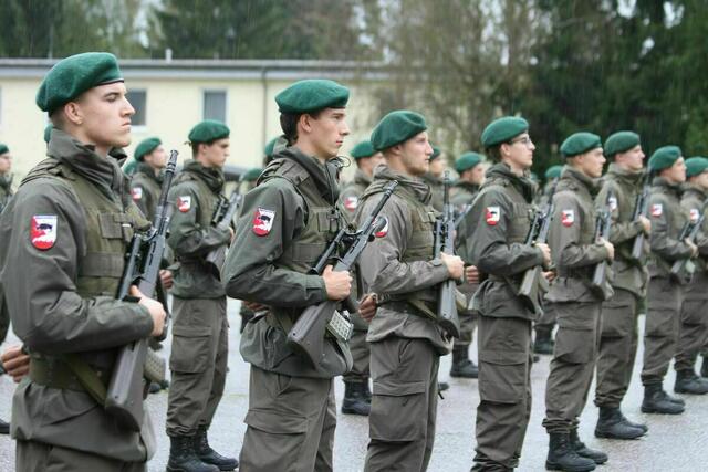 Eine Einheit von etwa 100 Berufssoldaten des österreichischen Bundesheeres aus dem Jägerbataillon 24 in Tirol und dem Jägerbataillon 19 in Güssing wird am Montag, dem 6. November 2023, nach Bosnien und Herzegowina verlegt. | Foto: Wolfgang Riedlsperger