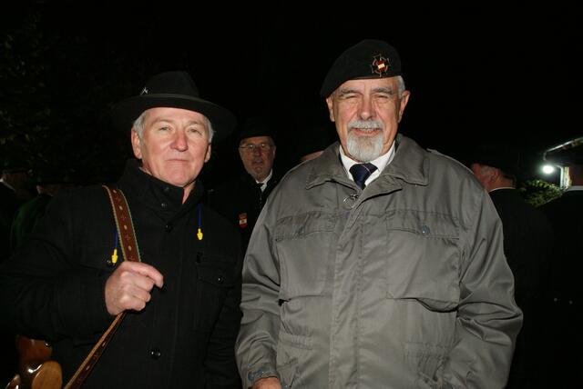 Prangerschütze Willi Janosch und Oberst i. R. Wolfgang Wildberger. | Foto: Anna Maria Kaufmann