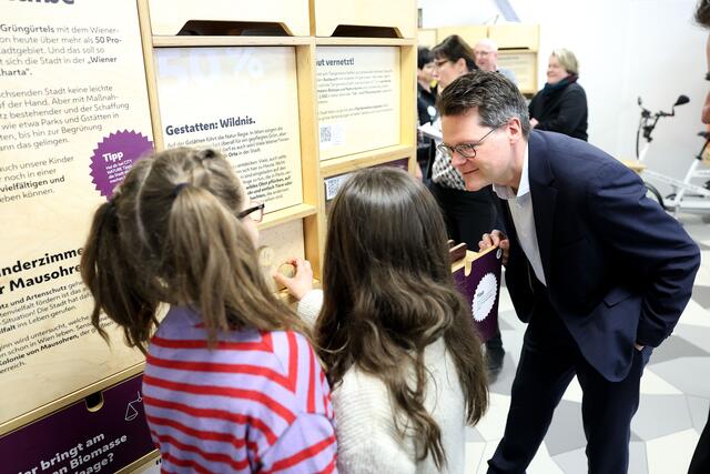 Klimastadtrat Jürgen Czernohorszky (SPÖ) bei der Klima-Tour in den Schulen. Diese soll auch nächstes Jahr fortgeführt werden. | Foto: PID/Votava