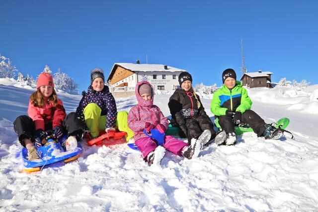 Der Winter ist da! Zumindest auf dem Feuerkogel – sehr zur Freude der Kids. | Foto: Hörmandinger