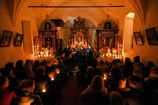 Überaus besinnliche Stimmung in der Kirche Latschach. | Foto: Hans Jost