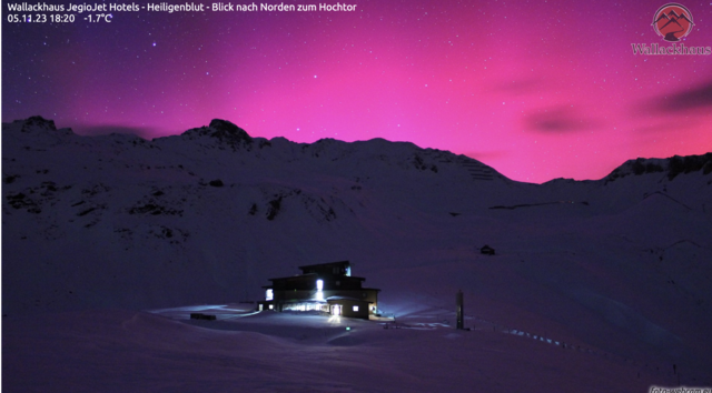 Keine Fotomontage. So sah es beim Wallackhaus am Sonntagabend aus. | Foto: foto-webcam.eu
