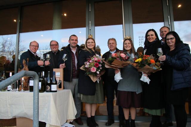 Die burgenländische Weinkönigin Hanna I eröffnete das Martiniloben in Purbach. 