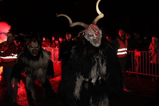 Der Krampuslauf beim Sixty Niklasdorf, den die Proleber GruamTeifl organisierten, lockte zahlreiche Kampusse und Perchten sowie Besucherinnen und Besucher. | Foto: RegionalMedien Steiermark