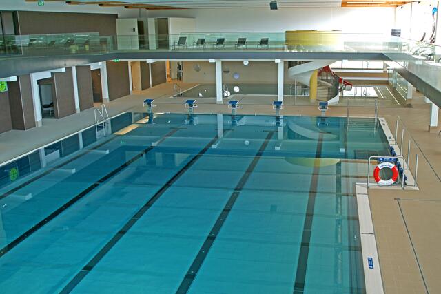 Das 25 Meter lange Sportbecken im Hallenbad Braunau. | Foto: Stadt Braunau