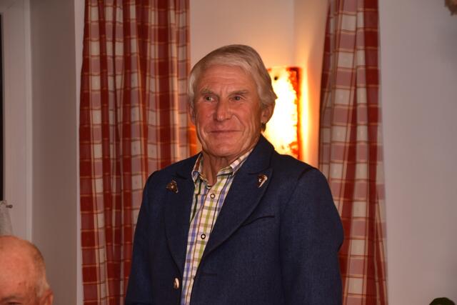 Fritz Bieler, Präsident des HSV Absam, bei der Geburtstagsfeier von Hermann Sailer. | Foto: BezirksBlätter